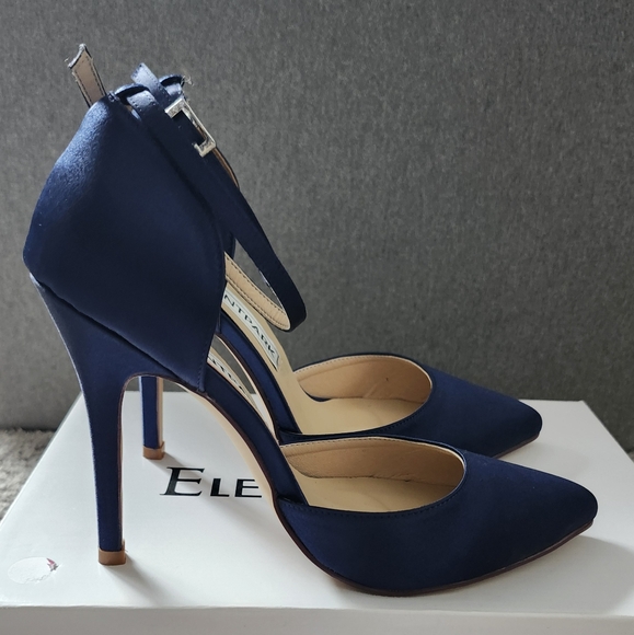 Chic Navy Blue Heels - Picture 1 of 4